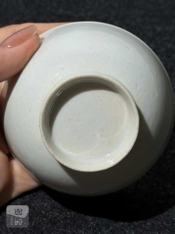 清早期 白釉暗刻海水江崖纹杯一对 - 图6